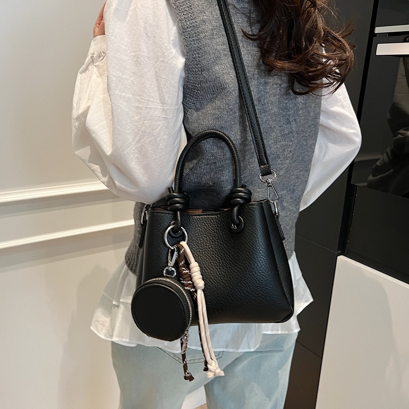 Luxury Brand Designer Bag Women's Bag 2025 Spring Summer Trend Bucket Bag Single Shoulder Crossbody Large Capacity Versatile Retro Korean Style H