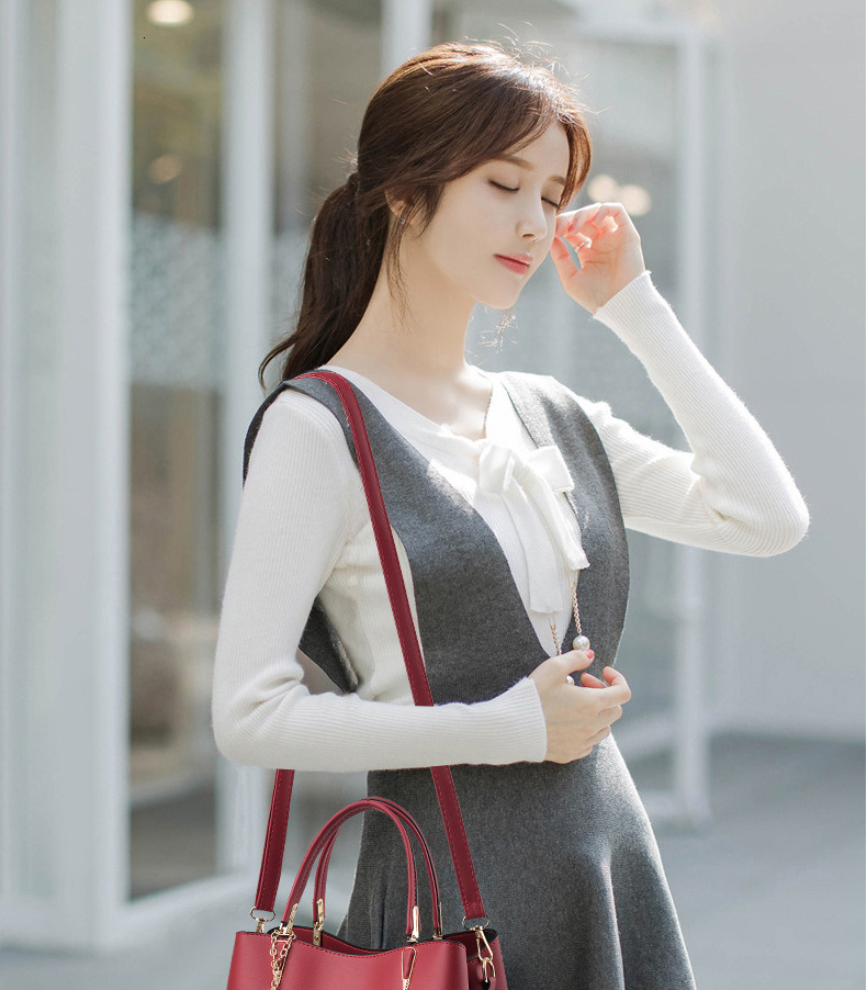 Luxury Wallet Free Shipping 2025 New Designer Bag Ethnic Style Women's Embroidery Bag Fashionable High-end Shoulder Bag Elegant Women's Hand