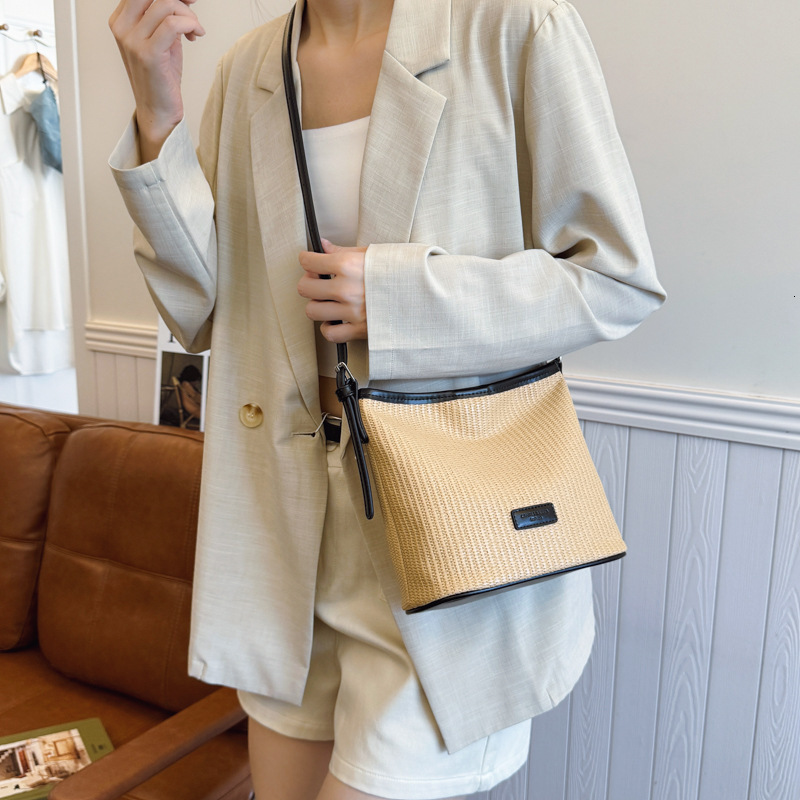 designer Korean Style Large Capacity Retro Casual Underarm Bucket Bag for Women 2025 New Summer Trend Simple Shoulder Crossbody Bag