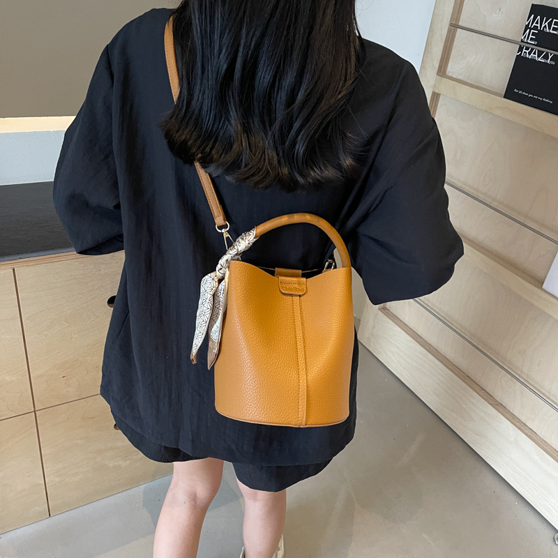 designer Vintage Fashion Handbag 2025 New French Style Fresh Shoulder Crossbody Bag Trendy Hot Style Bucket Bag Women's Bag