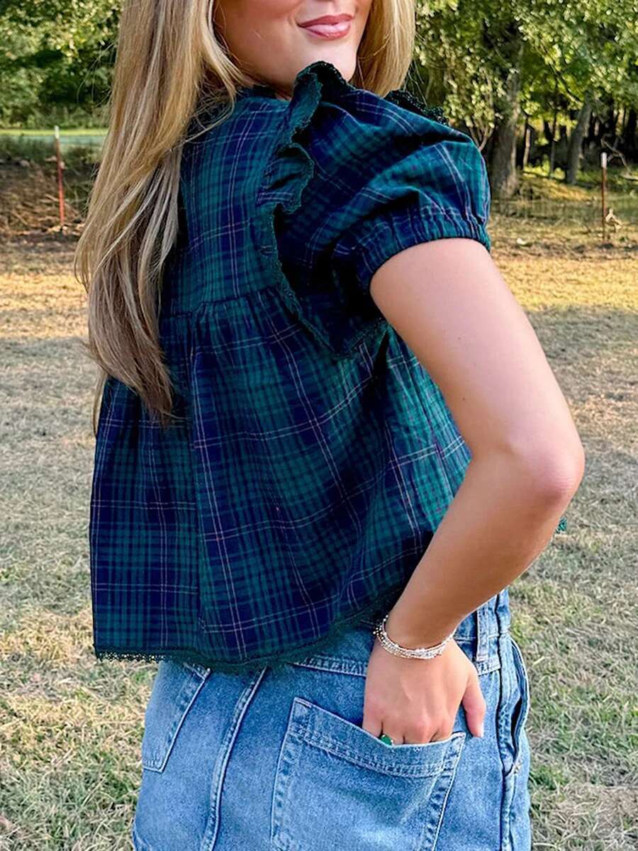 Womens Plaid Print Crew Neck T-shirt with Short Sleeves Loose Fit Summer Top for Casual Streetwear and Daily Wear