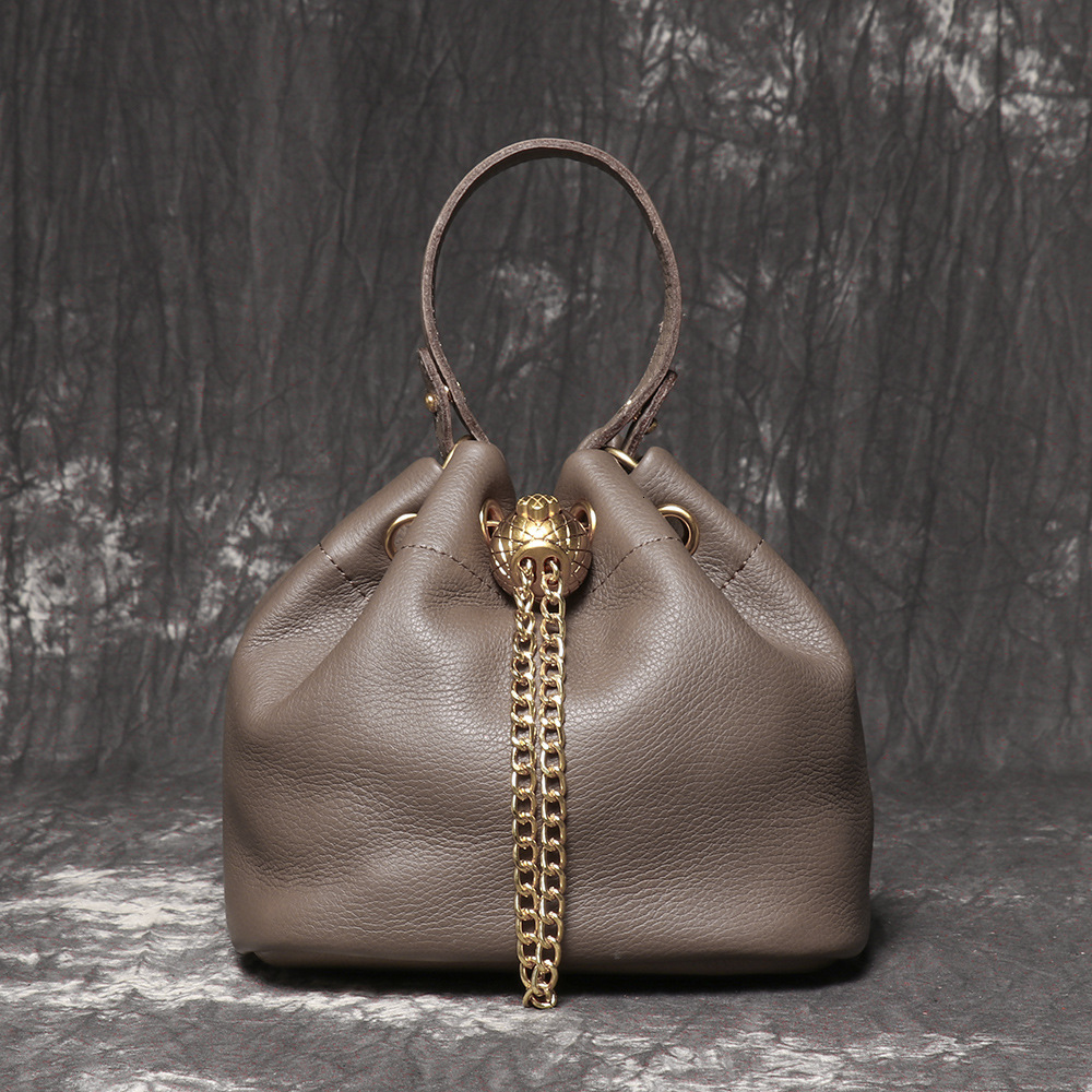 Free Delivery Designer Bag Handmade Layer Cowhide Makeup Bag Fashion Casual Versatile Genuine Leather Bucket Bag Soft Leather Chain Bag Free Delivery 