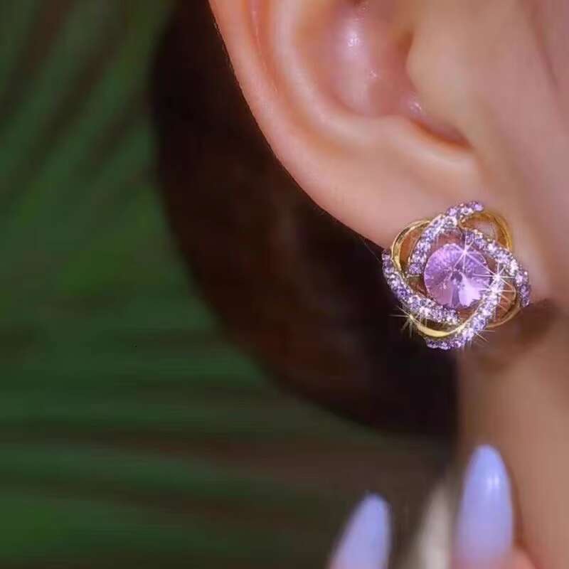Fashionable and delicate golden crystal diamond earrings with inlaid stones for daily wear by ladies; wedding jewelry for the bride.