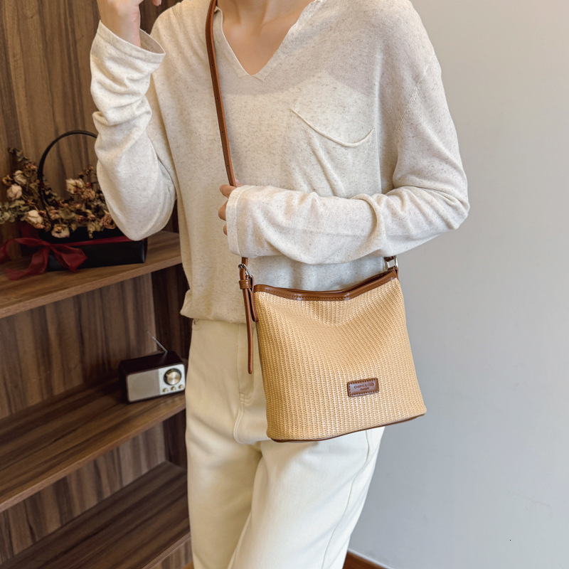 designer Korean Style Large Capacity Retro Casual Underarm Bucket Bag for Women 2025 New Summer Trend Simple Shoulder Crossbody Bag