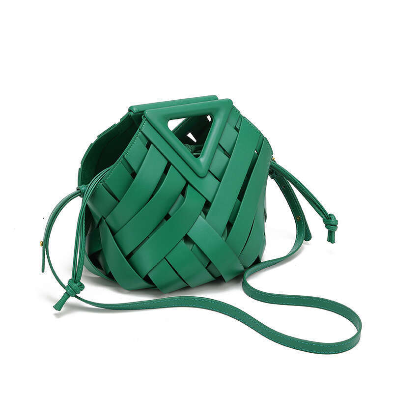 Metal Clip for Women 2024 New Woven Bag Fashion Large Capacity Handbag