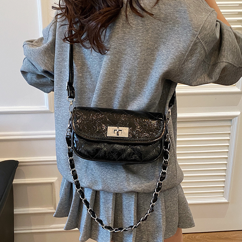 designer Quilted Embroidered Small Bag for Women 2025 New Fashion Versatile Underarm Small Square Bag Trendy Casual Chain Crossbody Bag