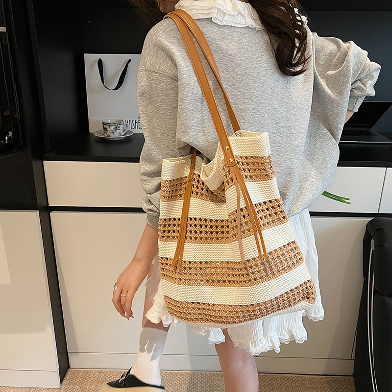 designer New Tote Bag Niche Design Color-blocking Striped Knit Bag Simple Hollow Handbag Shoulder Bag for Women