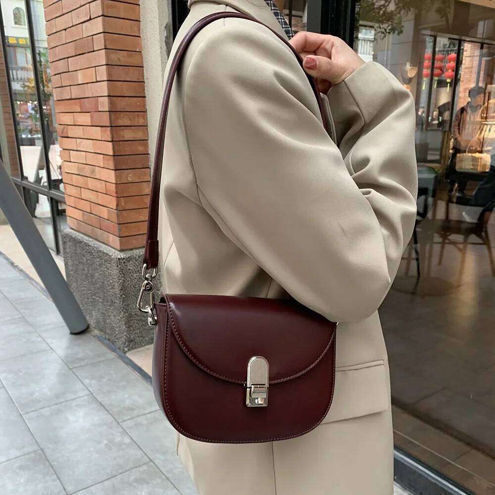 2025 Spring New Fashionable Soft Leather Crossbody Women's Versatile Wide Strap Half-Round Saddle Bag Shoulder