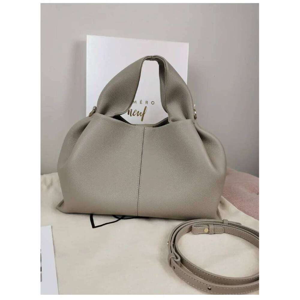 2025 Cloud Dumpling Women's New Popular Portable Lunch Box French Texture Shoulder Messenger Bag