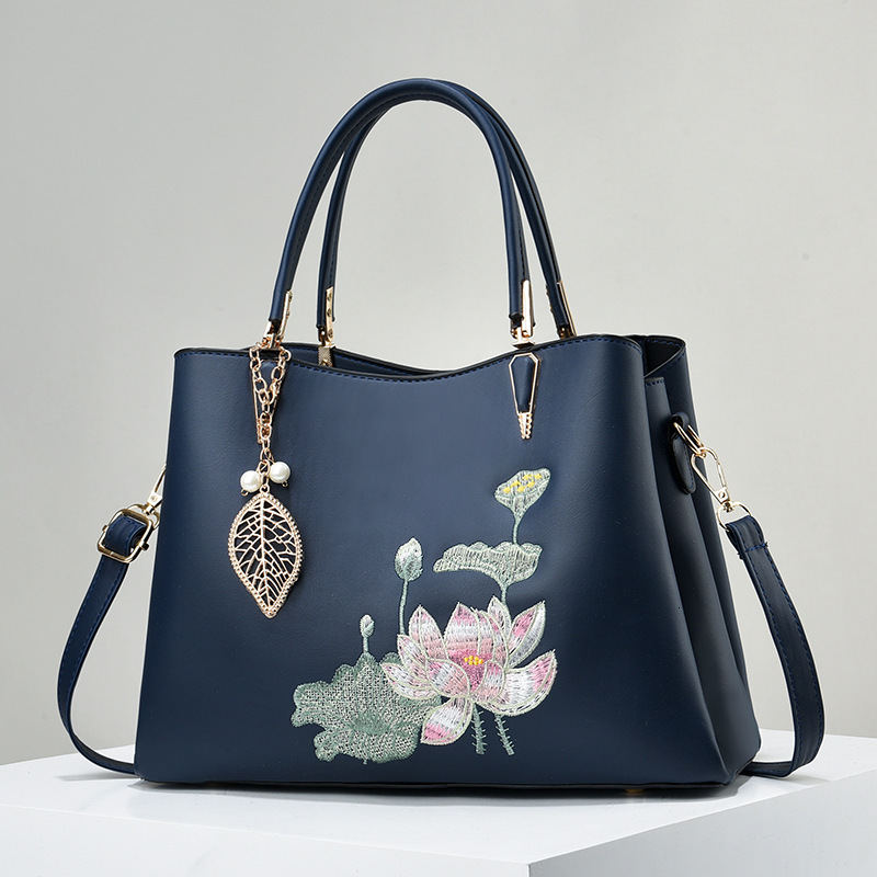Luxury Wallet Free Shipping 2025 New Designer Bag Ethnic Style Women's Embroidery Bag Fashionable High-end Shoulder Bag Elegant Women's Hand