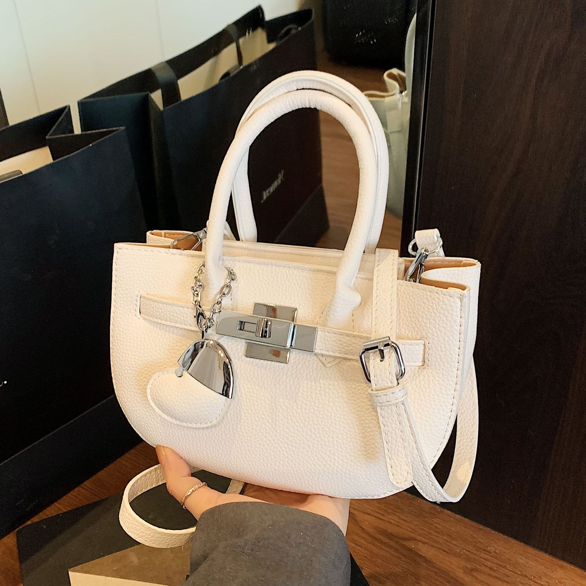 designer Foreign Trade Trend Handheld Small Bag for Women 2025 New Fashion Versatile Shoulder Bag Niche High-Quality Texture Crossbody Bag