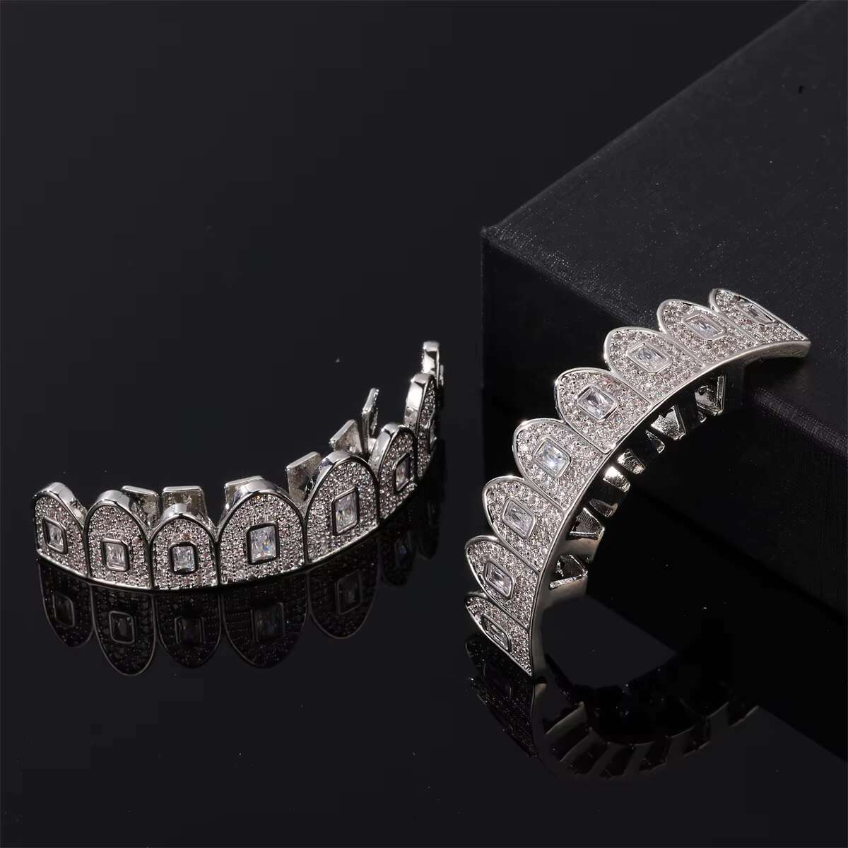 DE Creative Hip Hop Fashion Jewelry; Shining Grillz; Short Tooth Set with Large Square Moissanite