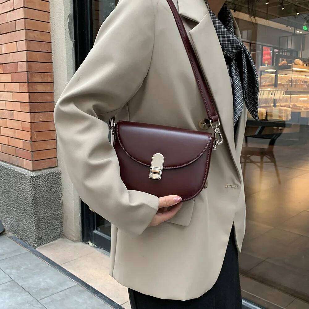 2025 Spring New Fashionable Soft Leather Crossbody Women's Versatile Wide Strap Half-Round Saddle Bag Shoulder