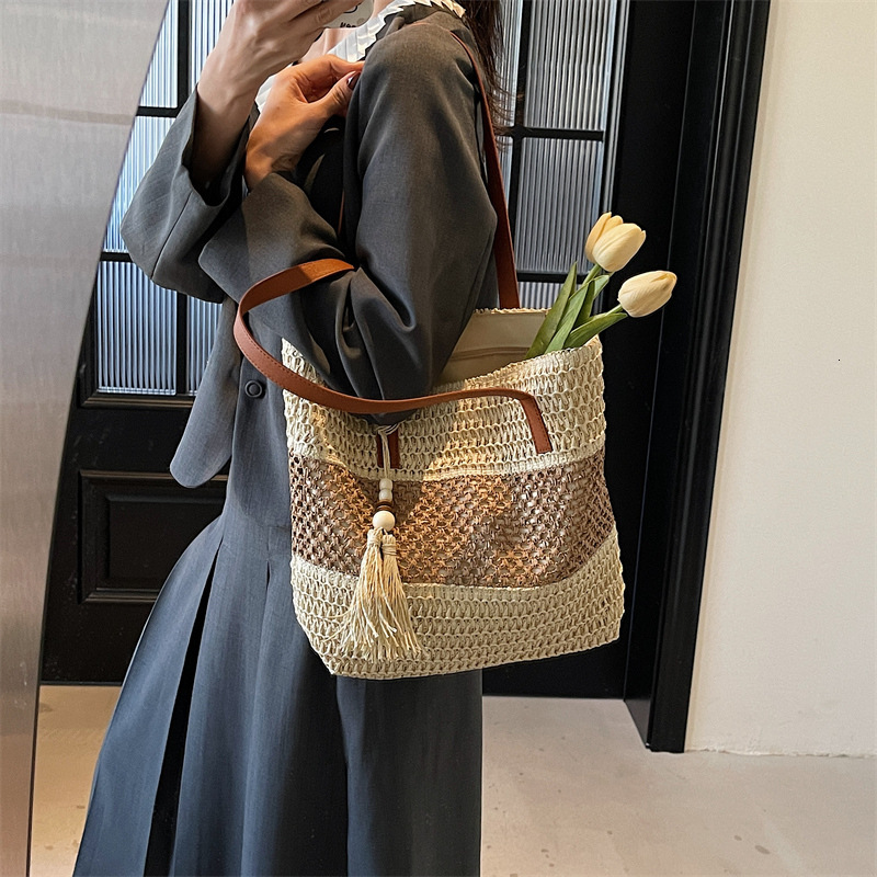 designer Large Capacity Straw Woven Bag for Women 2025 New Fashion Beach Vacation Style Woven Bag High-end Beach Tote Bag
