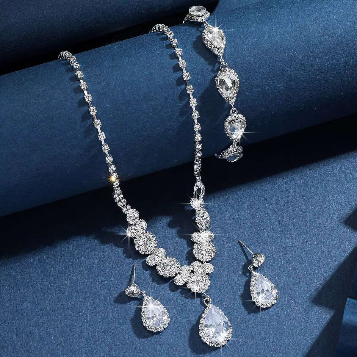 Luxurious 3-Piece Bridal Jewelry Set Necklace Earrings Bracelet Elegant Wholesale Accessories for Weddings