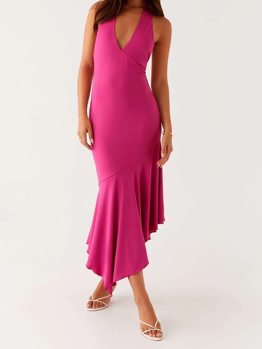 Elegant Sleeveless Halter Neck Dress with Open Back and Pleated Hem Perfect for Summer Parties and Events