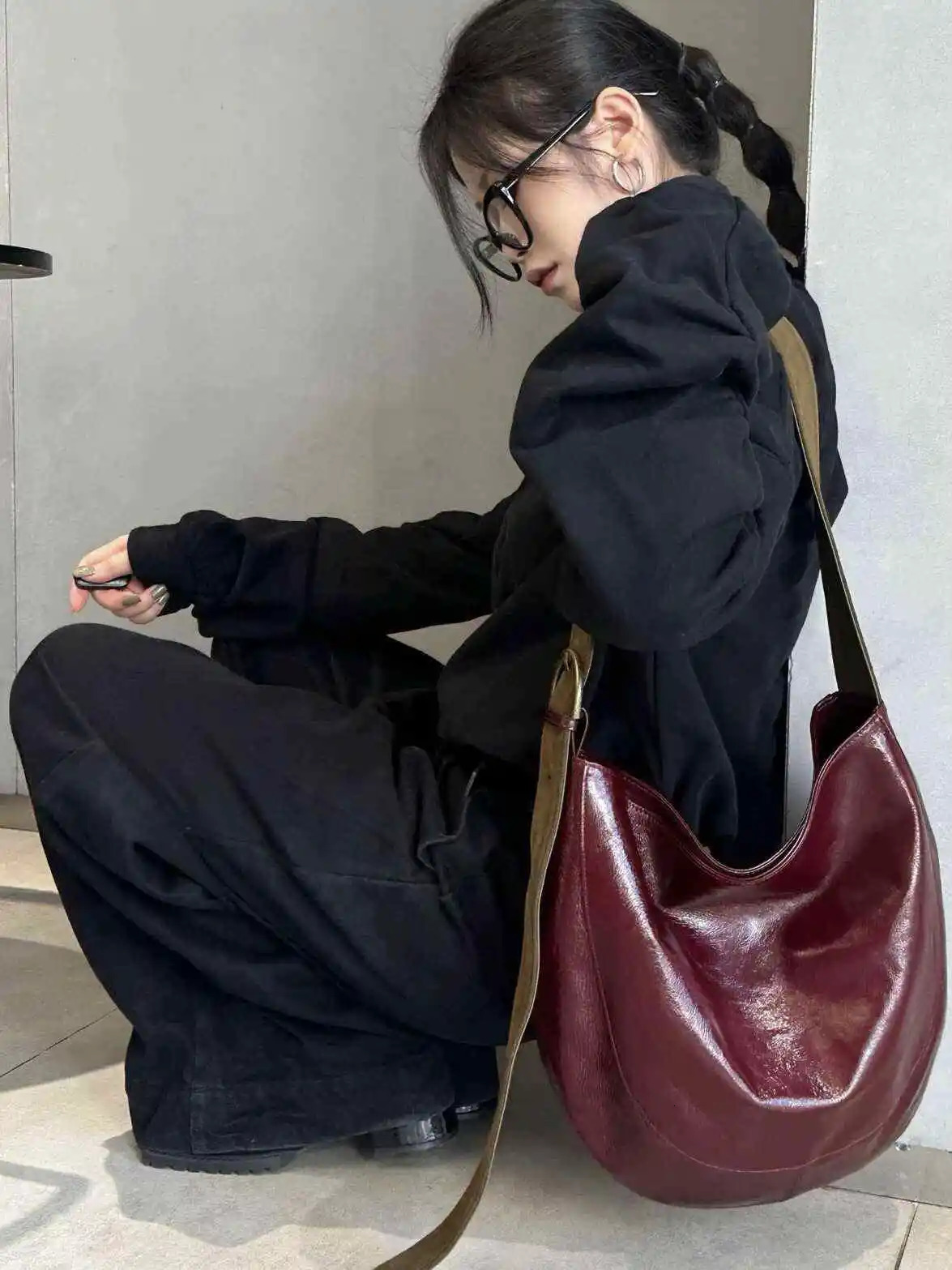 Autumn Winter Fashion Velvet Wide Shoulder Strap Crossbody Bag Women Retro Large Capacity One Shoulder Bag Lazy Style Tote Bag 250606