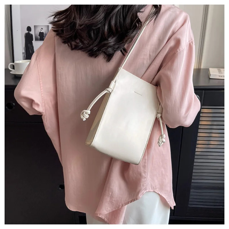 Fashion Versatile Crossbody Bag Ins Simple Soft Leather Shoulder Bag Women Light Zero Wallet Mobile Bag 250606