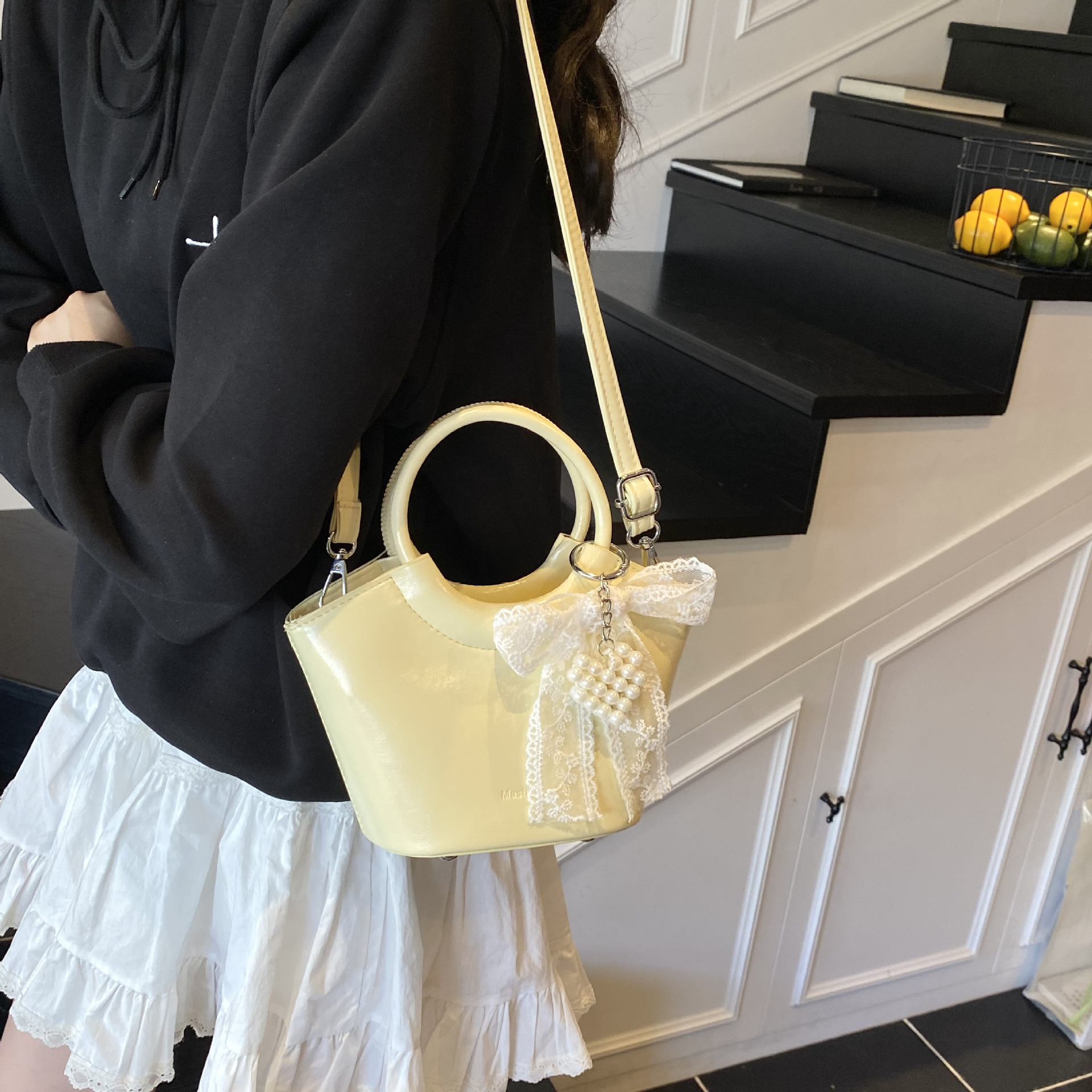 designer Niche Design High-End Sense Round Ring Handbag 2025 New Korean Version Versatile Fashion Single Shoulder Crossbody Bucke