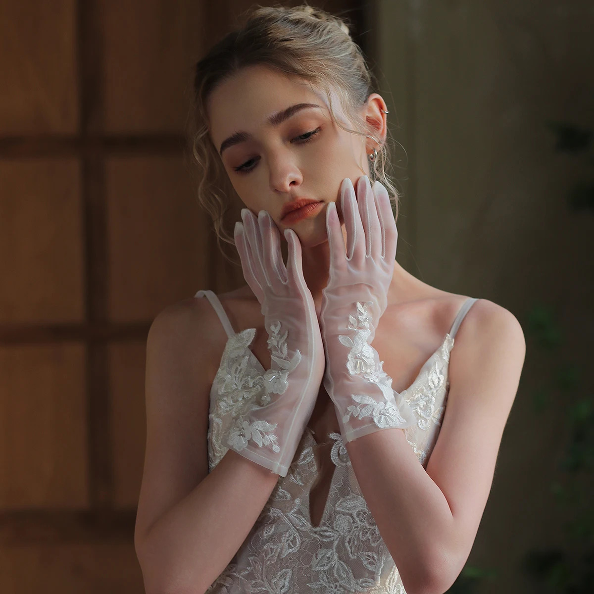 WG143 Thin Lace Wedding Gloves Elegant Short White Bride Po Props 250603