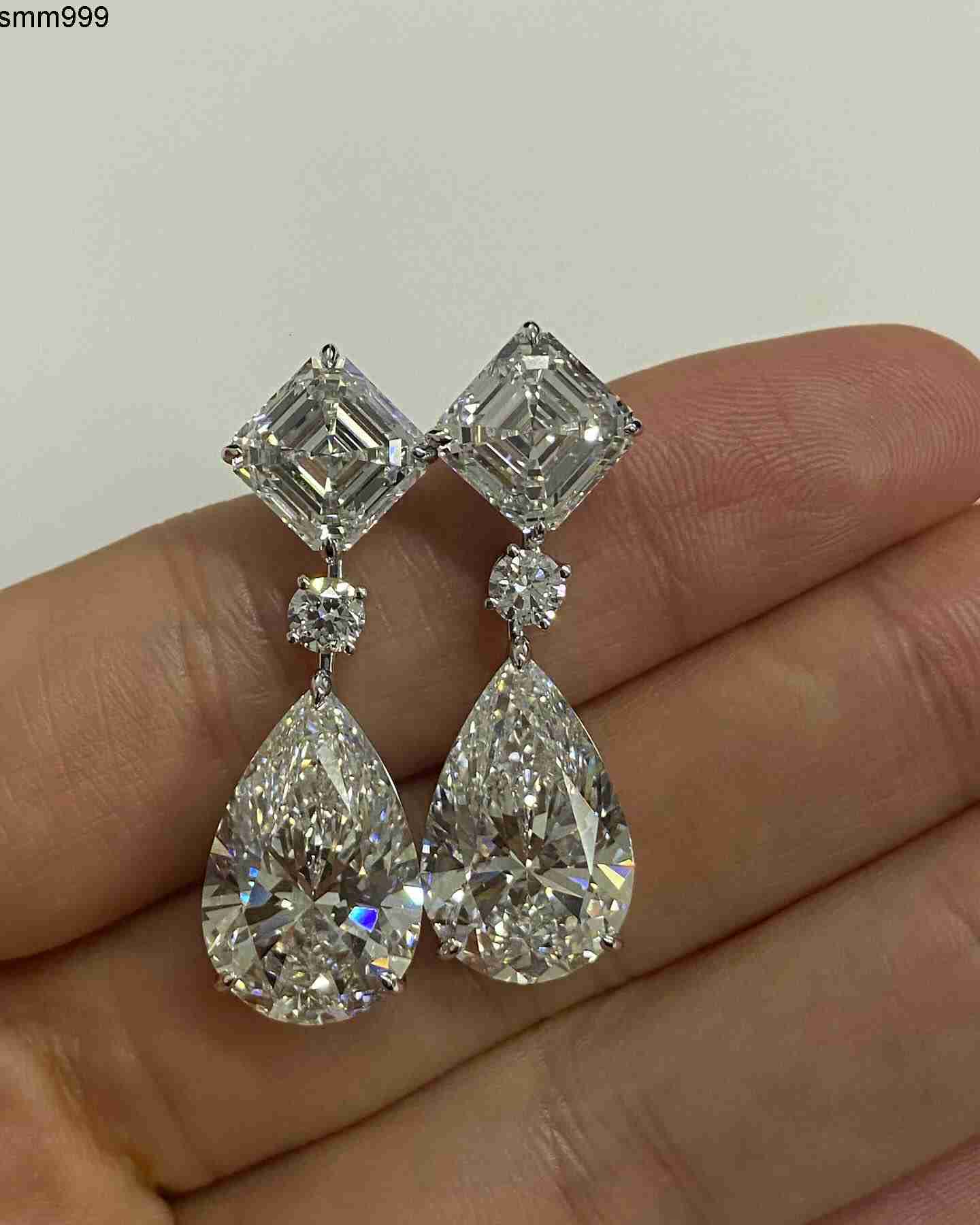 Hot Selling Beautiful Diamond Earring made in 925 Sterling Silver with Moissanite Diamonds for Womens Jewelry Collection