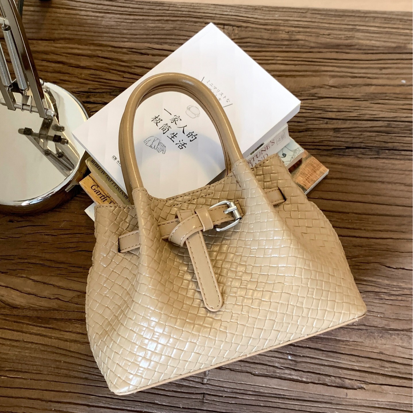 designer Niche Handheld Woven Pattern Bag for Women 2025 New Summer Fashion Versatile High-Quality Texture Basket Crossbody Bag