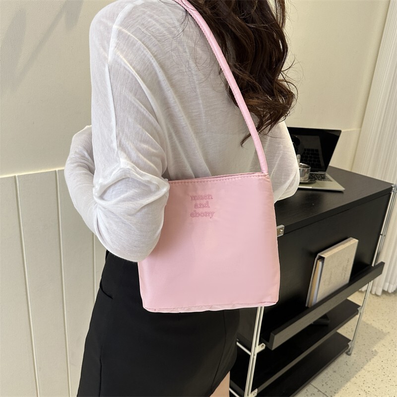 Luxury Wallet Free Shipping 2025 New Designer Bag High Elasticity Waterproof Nylon Multi Functional Leisure Shoulder Bag Fashion Embroidery Handbag