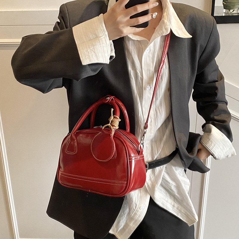 designer 2025 New Niche Retro Handbag Shell Bag Versatile Pillow Bag Vintage High-end Single Shoulder Crossbody Bag