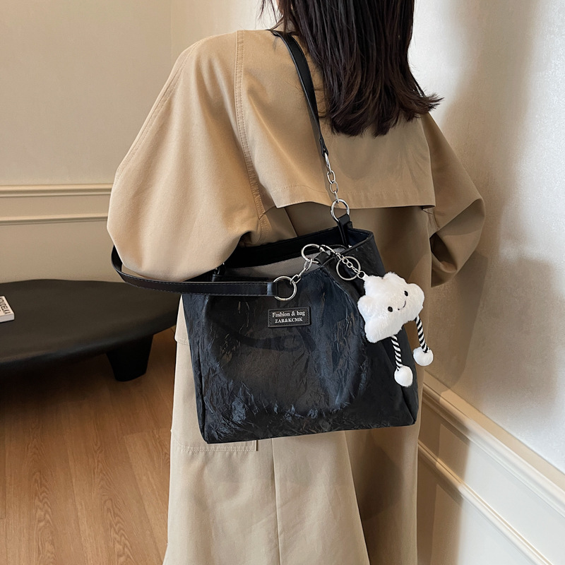 designer Casual Simple Underarm Bag 2025 New Versatile Fashion Commuter Shoulder Bag High-end Large Capacity Tote Bag for