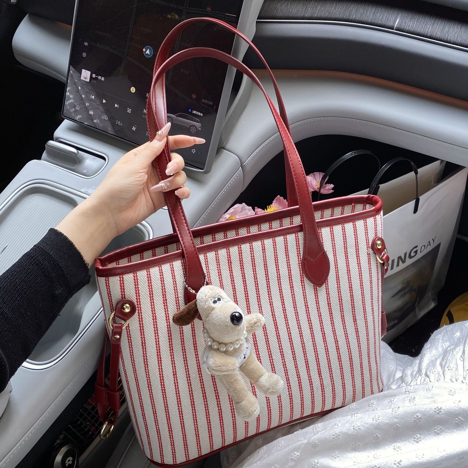 designer Casual Large Capacity Striped Tote Bag for Women 2025 New Trend Versatile Shoulder Bag Lightweight Fashion Bucket Bag