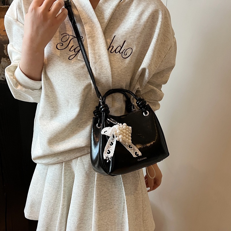 designer Niche Design Fashion Handbag for Women 2025 New Retro Trendy Casual Shoulder Bag Versatile Crossbody Bucket Bag