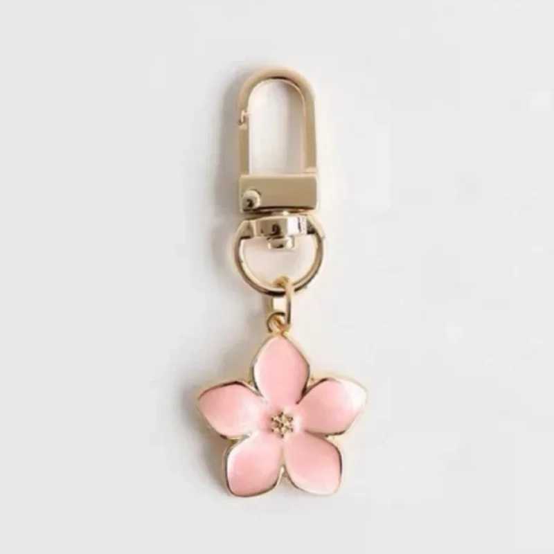 White Pear Blossom Keychain Cute Accessories Keychain Couple Matching Keyrings Pendant Wholesale Items For Boutique XJ250607