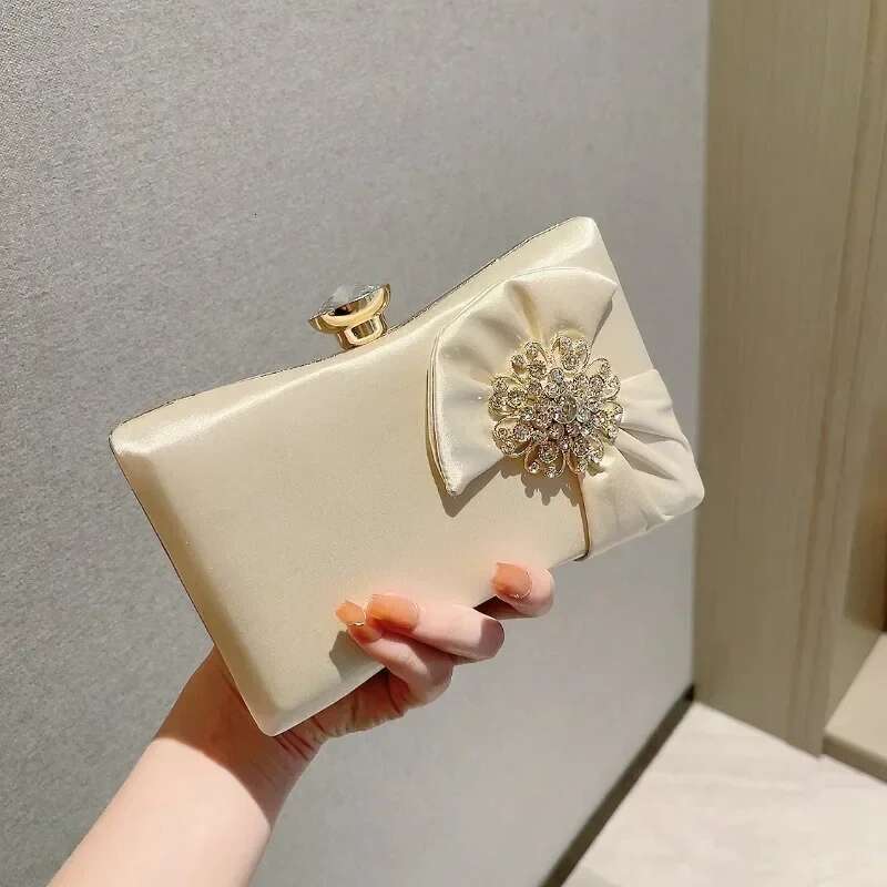 Elegant Satin Evening Clutches For Women Ladies Suower Rhinstone Champagne Fabric Handbags Chic Designed Wedding Purse