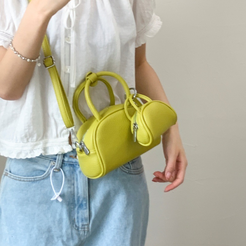 designer High-end Fashion Small Bag for Women 2025 New Stylish Versatile Handbag Niche Trendy Shoulder Bowling Bag