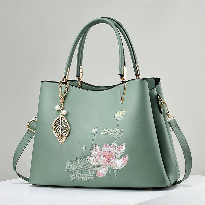 Luxury Wallet Free Shipping 2025 New Designer Bag Ethnic Style Women's Embroidery Bag Fashionable High-end Shoulder Bag Elegant Women's Hand