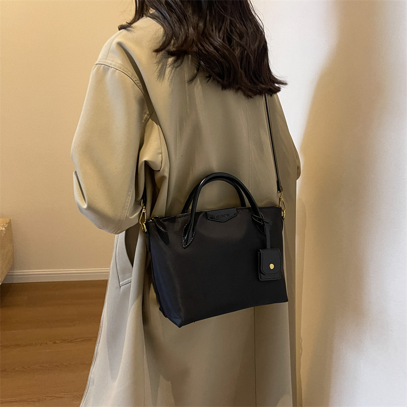 designer Oxford Cloth Bag for Women, Large Capacity 2025 New Style, High-end Versatile Crossbody Bucket Bag, Handheld Commuter Tote Bag