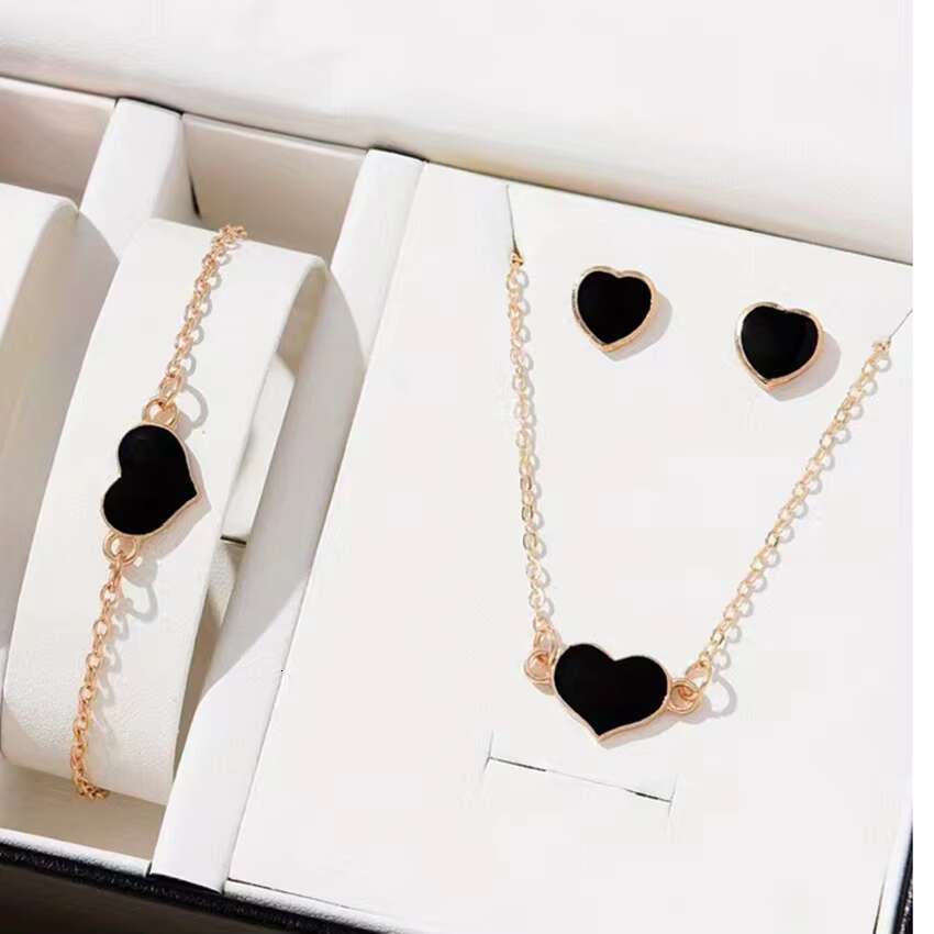 Fashion Love butterfly Necklace Set Alloy Drip Oil Multi Color Womens Necklace for Wholesale Jewelry Shop Wholesales N23039