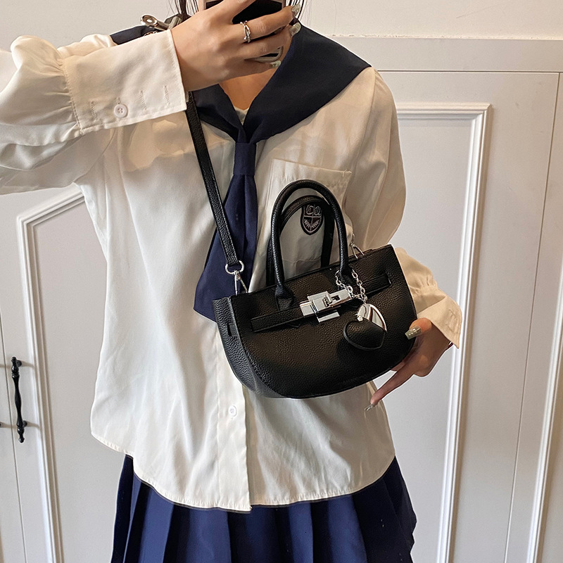 designer Foreign Trade Trend Handheld Small Bag for Women 2025 New Fashion Versatile Shoulder Bag Niche High-Quality Texture Crossbody Bag