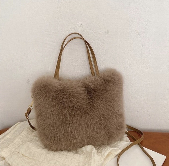 Free Shipping 2025 New Designer Bag Cross-border Luxury Wallet Niche High-end Shoulder Bag Fashion Crossbody Bag Plush Women's Handbag