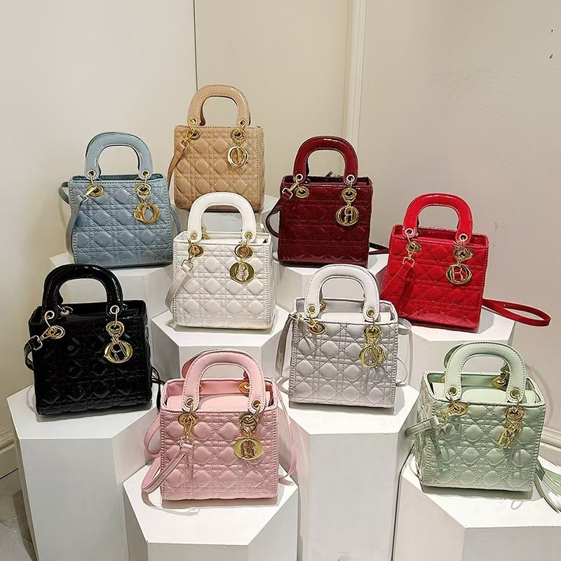 Hot Free Shipping Luxury Fashion Casual Shoulder Bag Saddle Bag Shoulder Handbag Fashionable Letter Daily Flap for Women Designer Shoulder Bags woman 