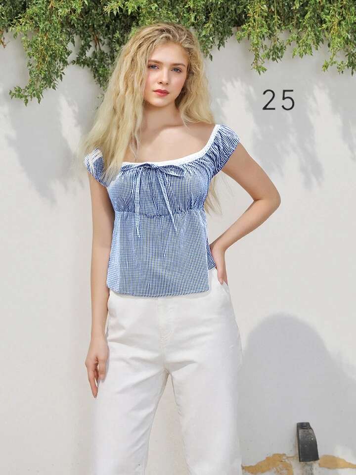 Womens Fashionable Plaid and Floral Print Short Sleeve T-shirt with Loose Hem for Casual Summer Style