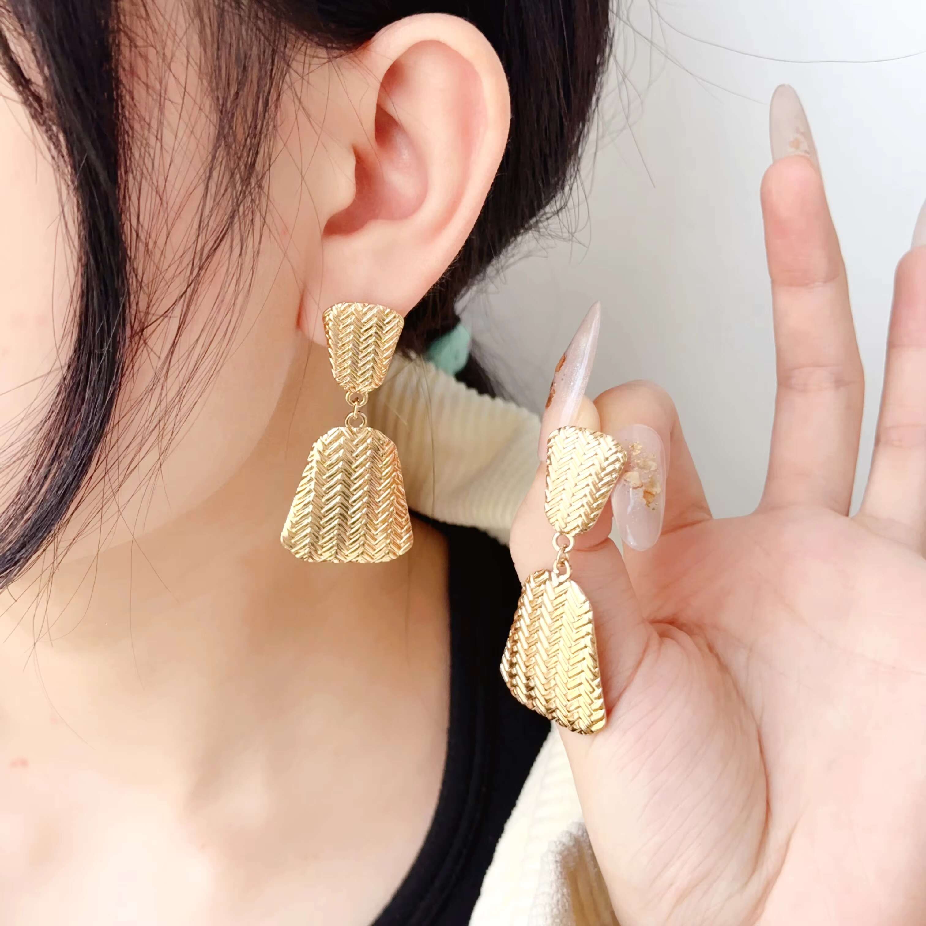 Hot Selling Hypoallergenic Classic Gold Stainless Steel Earrings Stylish Casual Wheat Texture Womens Stud Earrings