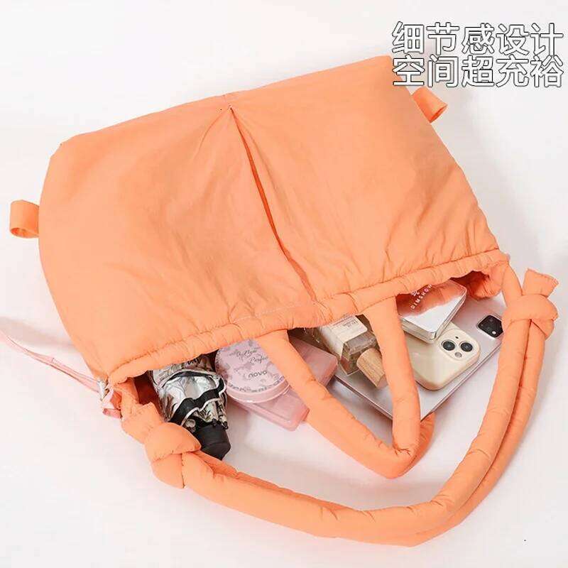 Hot Selling Simple Vintage Large Capacity Handbags Designer Soft Women Shoulder Crossbody Bags Casual Nylon Padded Tote Bag