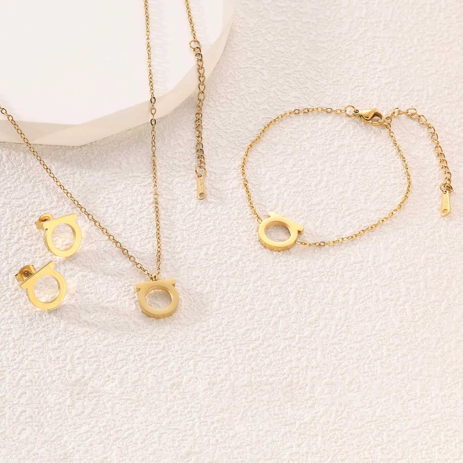 2024 Yeni Scak Sat Basit ngilizce Harf D Kolye Bileklik Kpe Seti Tak Z250607