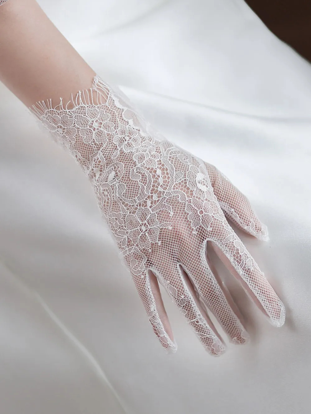 Wedding Bridal Long Gloves Ivory Eyelash Edge Lace Thin Appliqed Floral Finger Embroidery Breathable Soft Stage Prom Opera 250603