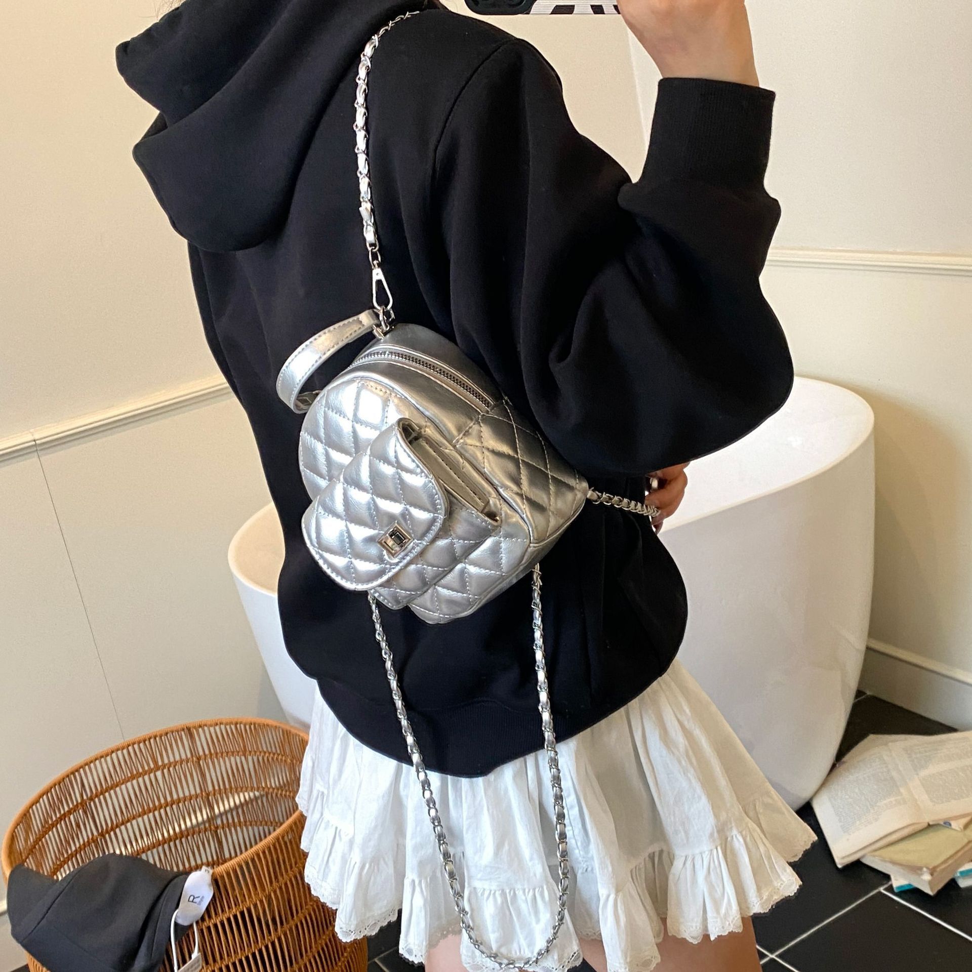 designer High-End Niche Quilted Chain Backpack for Women 2025 New Fashion Versatile Small Backpack Handbag