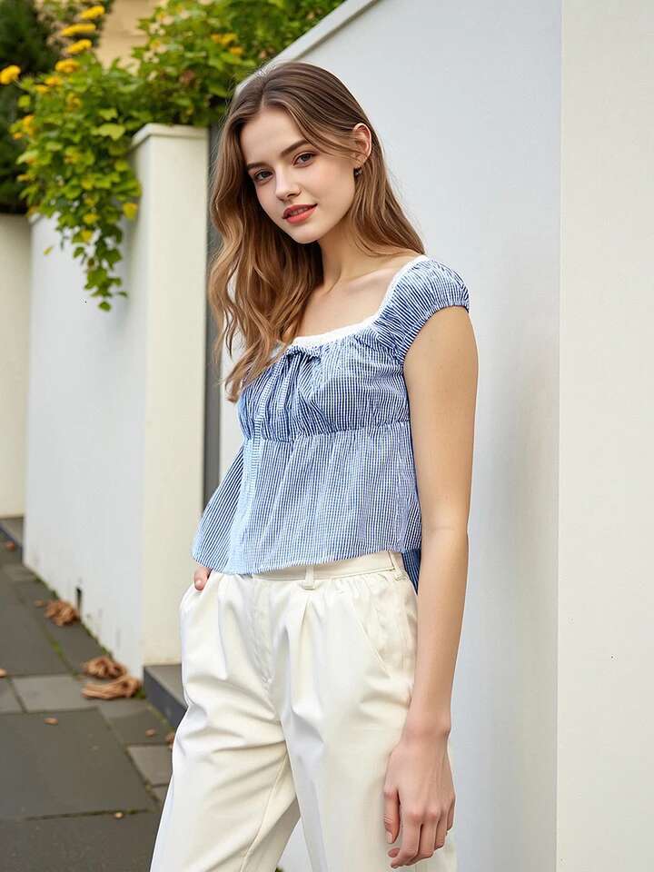 Womens Fashionable Plaid and Floral Print Short Sleeve T-shirt with Loose Hem for Casual Summer Style