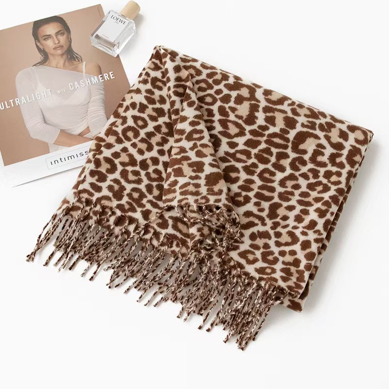 T914 new scarf leopard print ethnic style cotton and linen feel scarf female cashmere tassel travel beach towel shawl
