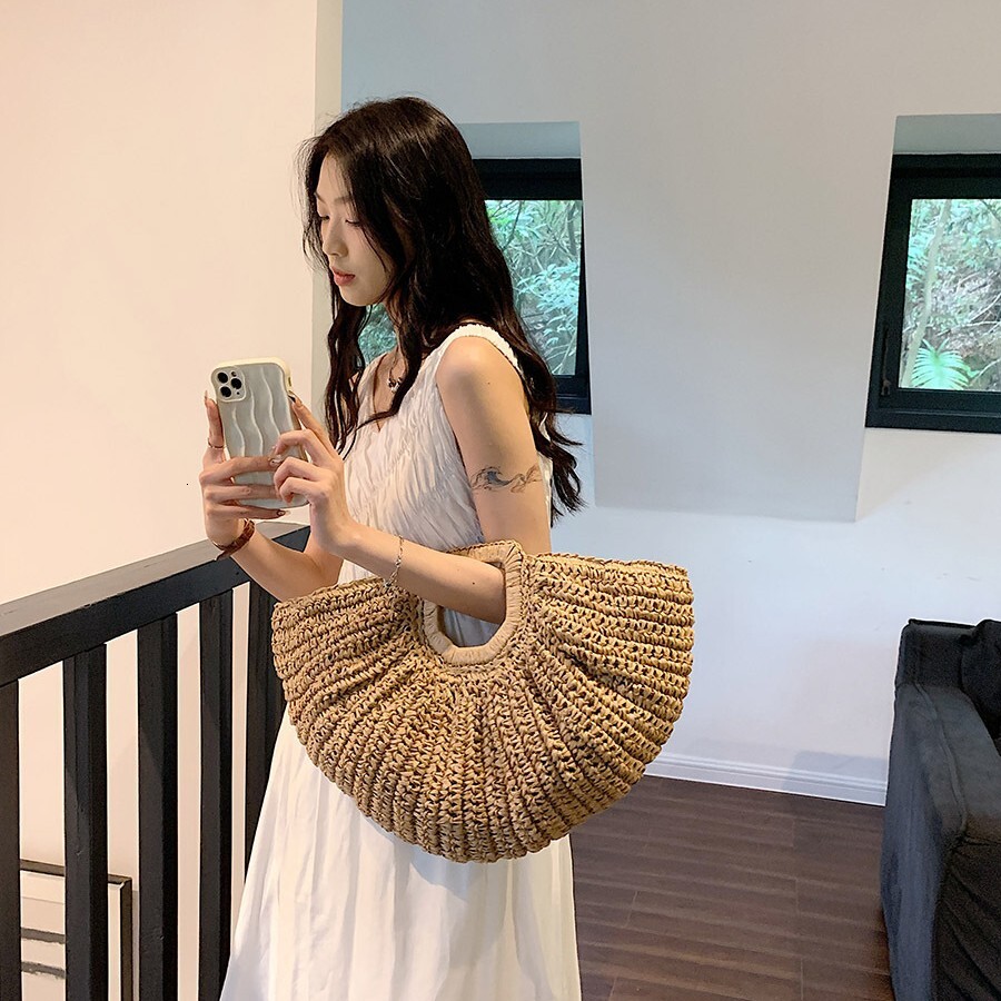 designer Straw Handbag for Women, Niche 2025 New Style, Single Shoulder Crossbody Bag, Versatile Beach Bag, Handheld Baske