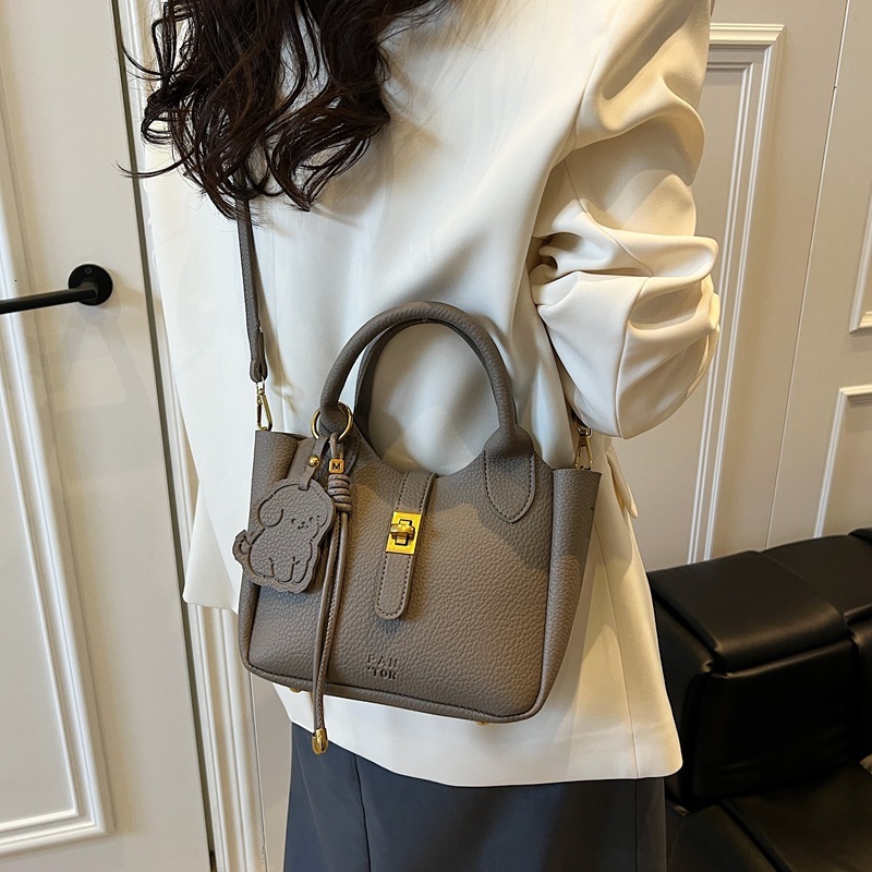 designer High-End Bag for Women 2025 New Trend Lychee Pattern Basket Handbag Versatile Tote Bag Shoulder Crossbody Bag